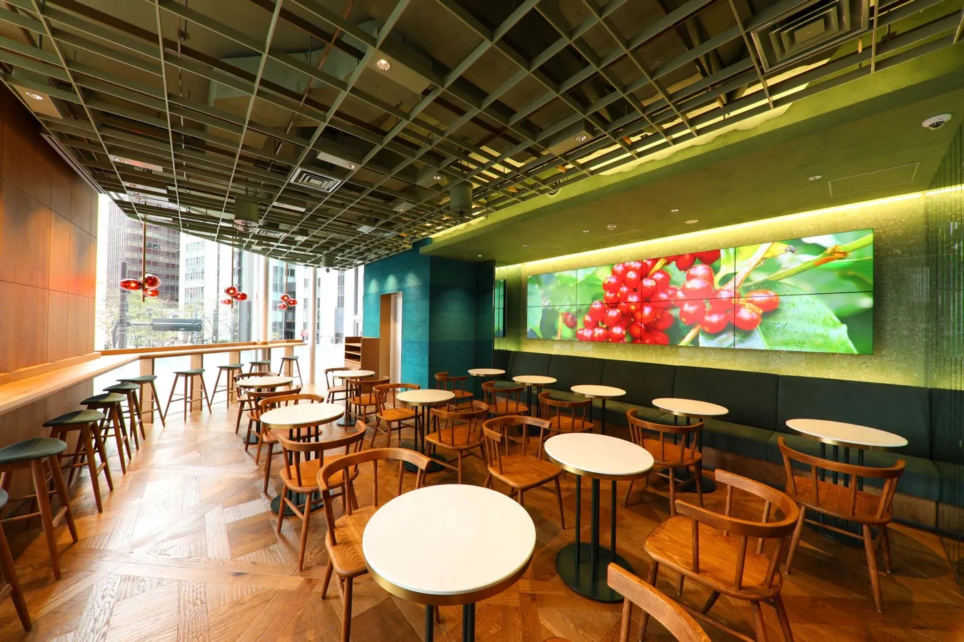 ▲”楽園の森”をイメージした「GESHARY COFFEE 日比谷店」2階