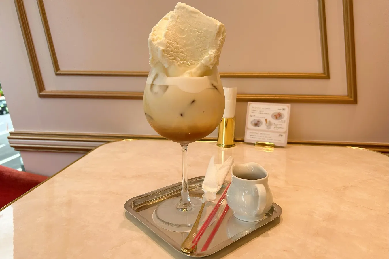 ▲「ココナッツアイスのロイヤルミルクティー」（撮影：レッツエンジョイ東京編集部）