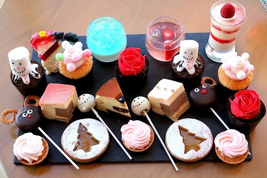 この冬「Xmasコフレ」みたいなスイーツ食べ放題がトレンド！ヒルトンのクリスマスデザートブッフェはSNS映えも♪