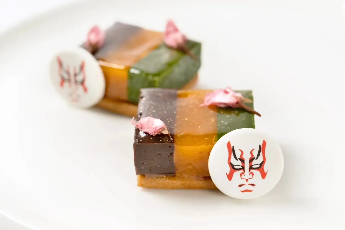▲「チョコレートテリーヌ アプリコットのパートドフリュイ 抹茶テリーヌ」(C)SHOCHIKU