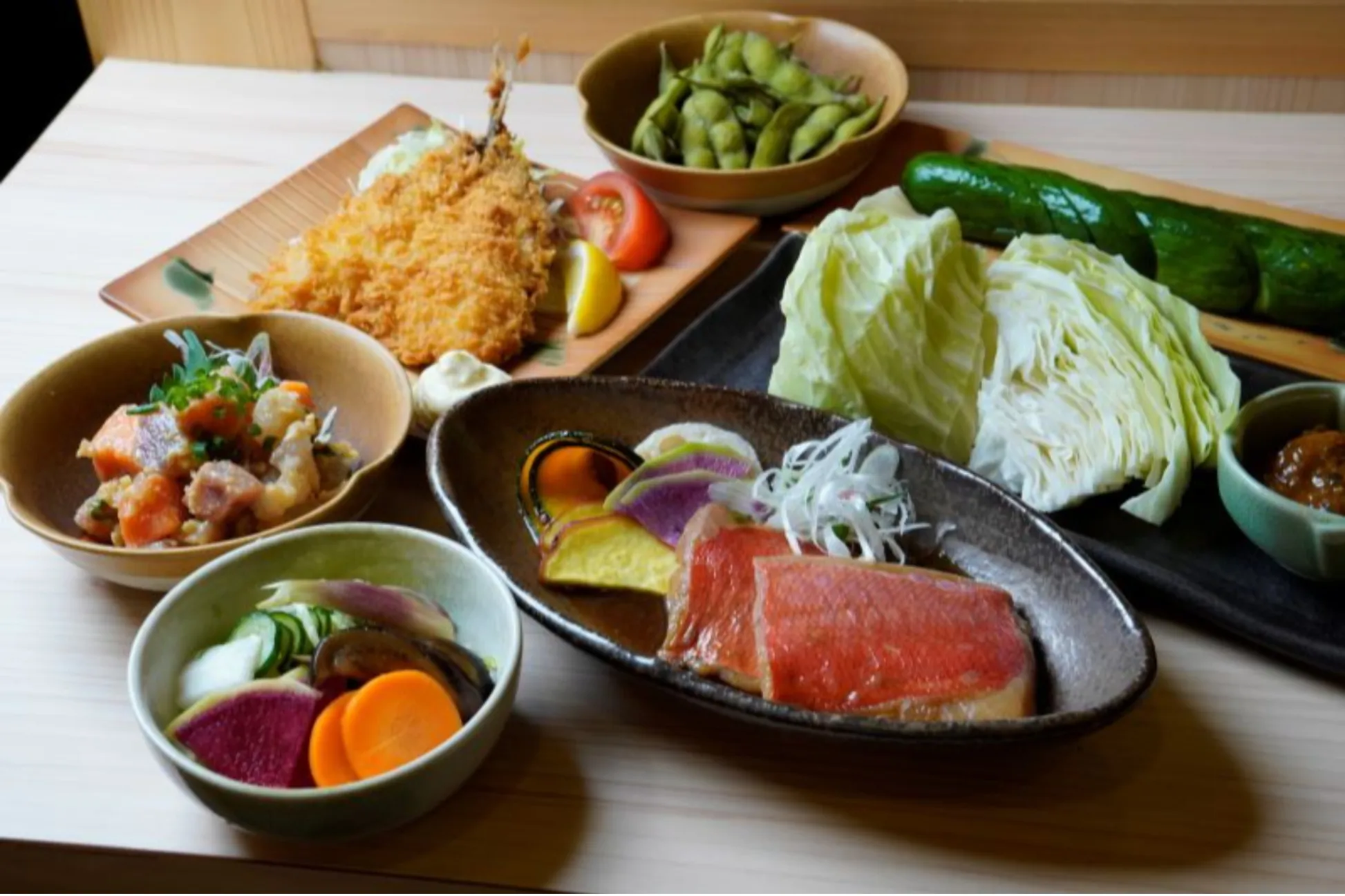 旬の魚や炊き立てご飯を提供する「魚と野菜と土鍋ごはん 吉今」が牛込柳町にオープン
