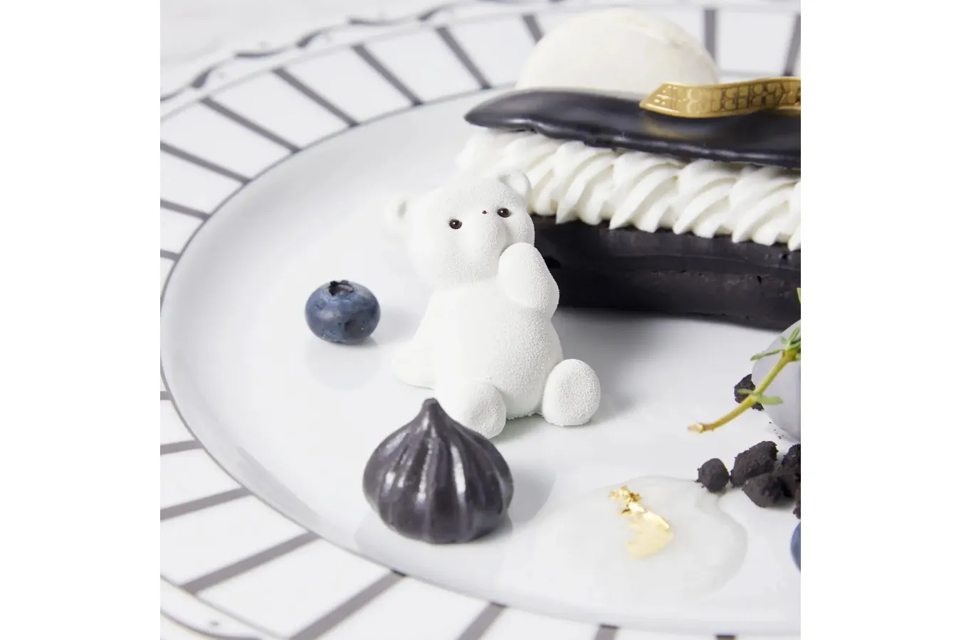 マカロンの人気商品7選！お取り寄せ可能なマカロンを厳選して紹介 | Cake.jp マガジン 【マカロン モノトーンホワイト×ブラック】 LOUANGE TOKYO ルワンジュ東京 ケーキ マカロン プレゼント 人気 ギフト