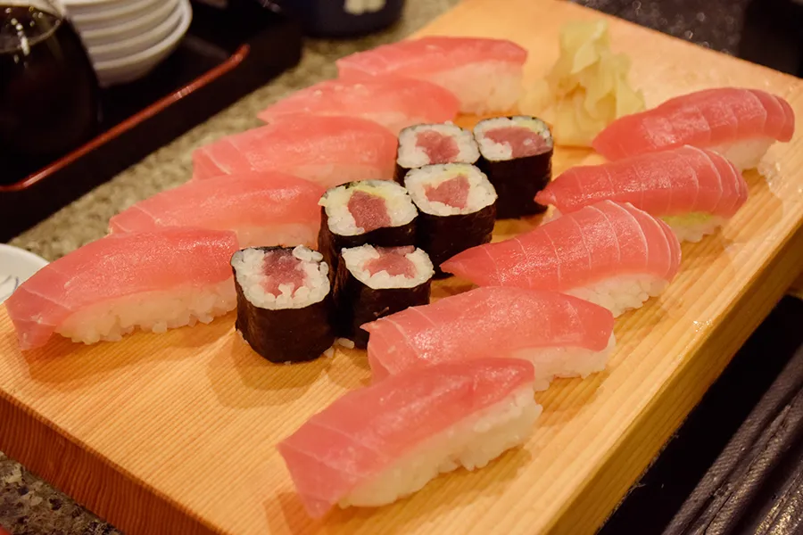 【土曜限定】どれだけマグロを食べても1,300円！握り、鉄火巻き、小丼etc.マグロ食べ放題ランチを味わいに横浜へGO！