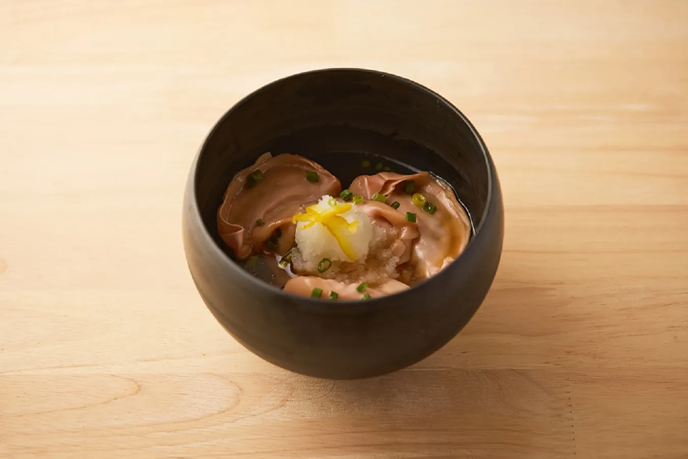 ▲「鴨出汁で食べる馬肉水餃子」（740円）