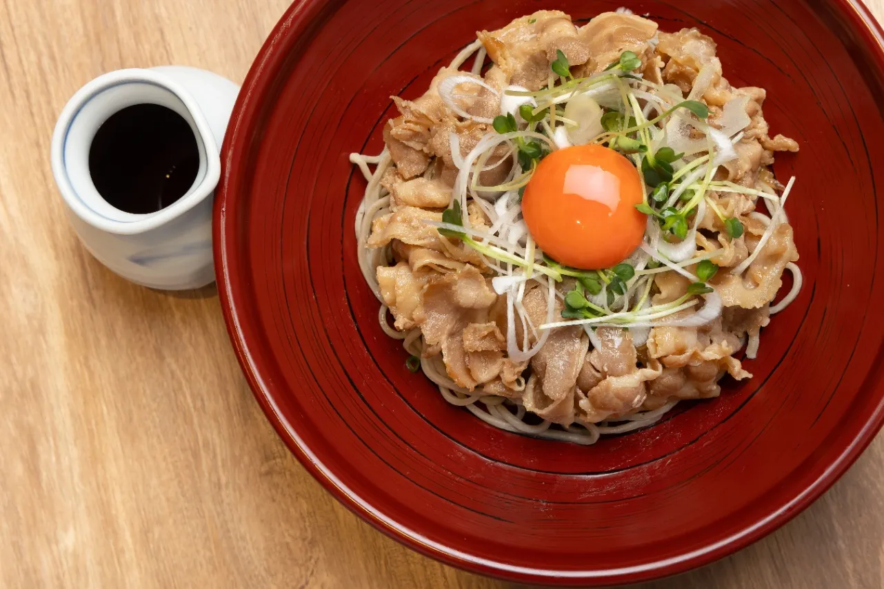 ▲「豚とこだわり卵 肉ぶっかけ」