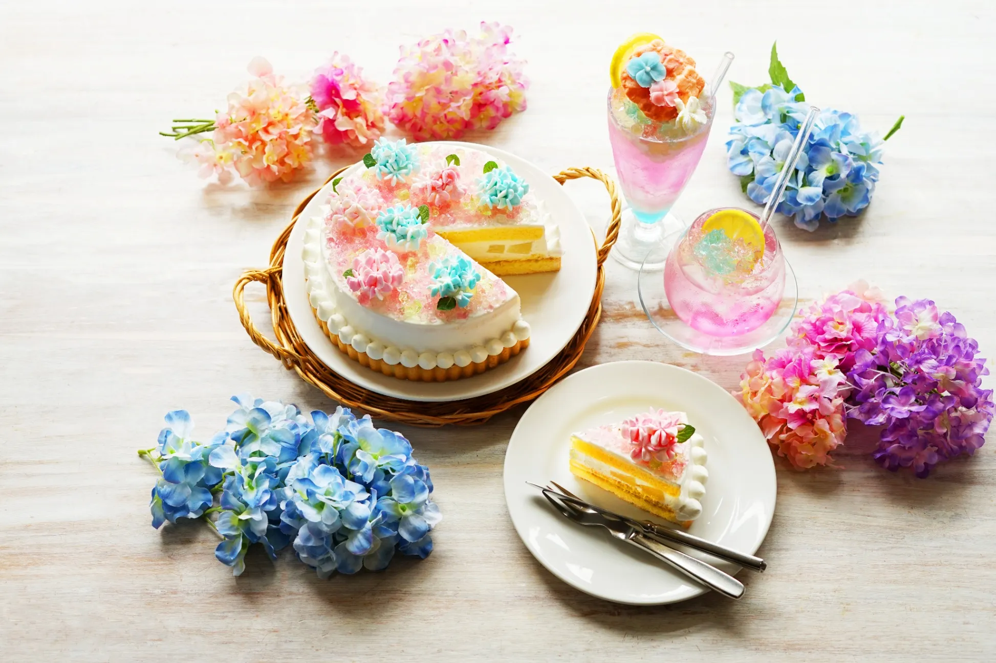“紫陽花”モチーフのクリームソーダ＆タルトが登場！「サンデーブランチ 下北沢店」で