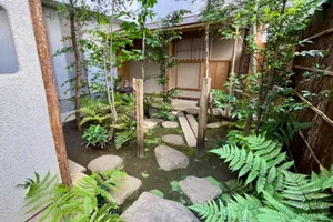 世田谷の住宅街に潜む茶室と庭園「離岸 Gallery & Chanoyu」へ