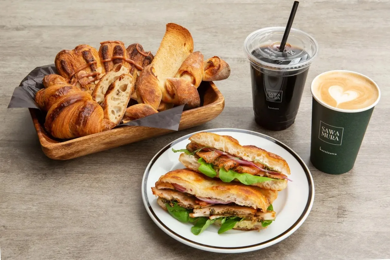 ▲食材とパンの組み合わせとバランスが考え抜かれた「スキアッチャータ」（手前）