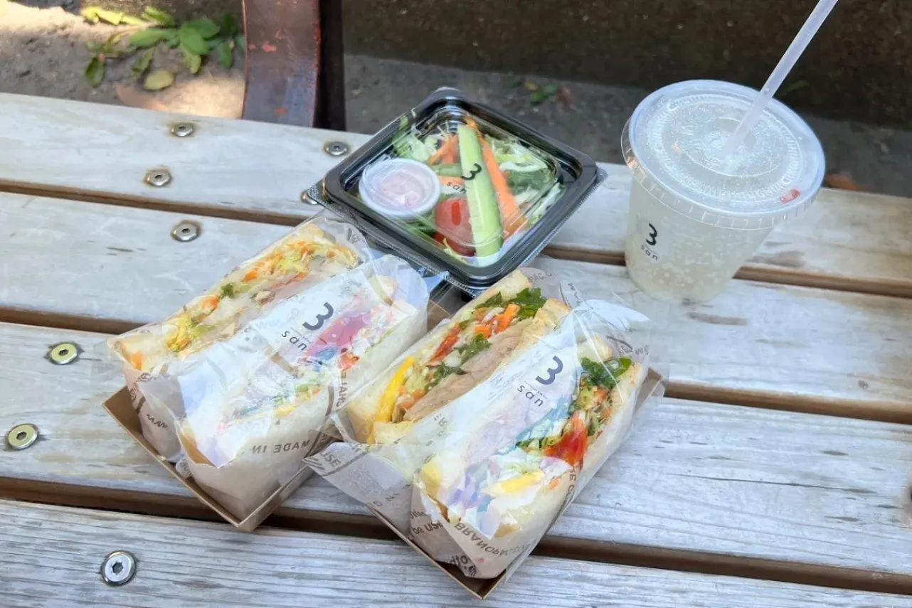 ▲サンドイッチには、スーパーでは見ないような珍しい野菜を使用することも