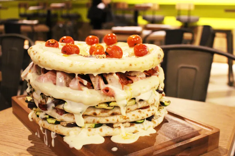 NYスタイルのフードホール・マーケット『SHINAGAWA DINING TERRACE』が品川に7/15オープン！