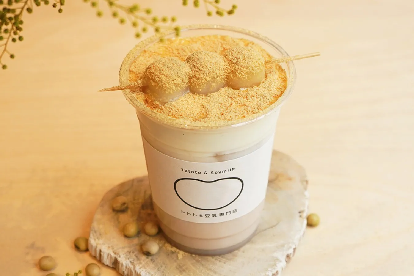 ▲もちもちのお団子が乗った「チーズクリーム豆乳＋団子三兄弟」（ICED650円＋DANGO90円）