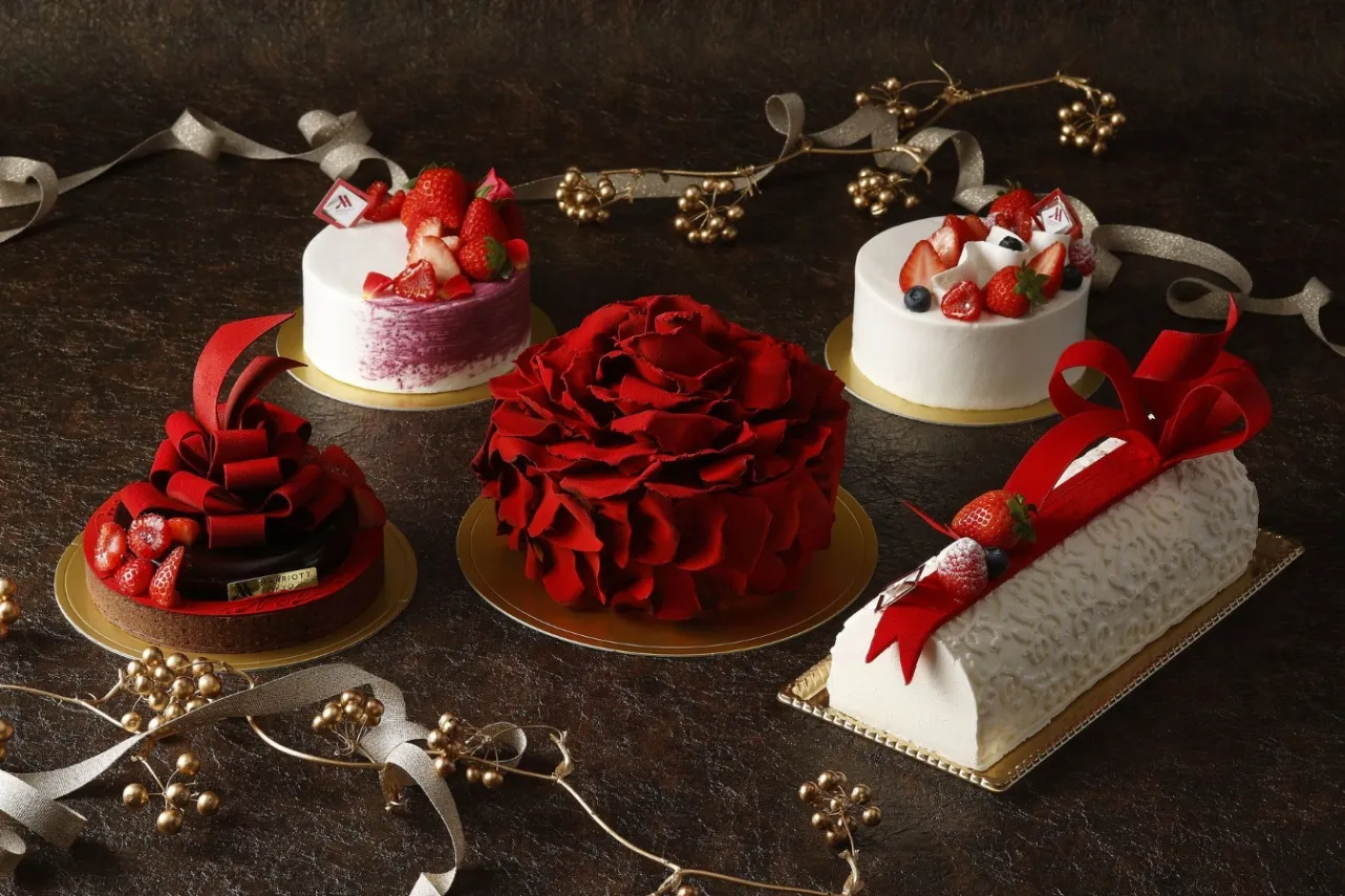 東京マリオットホテルの24年クリスマスケーキ！“バラの花びら”モチーフのケーキも_1822464