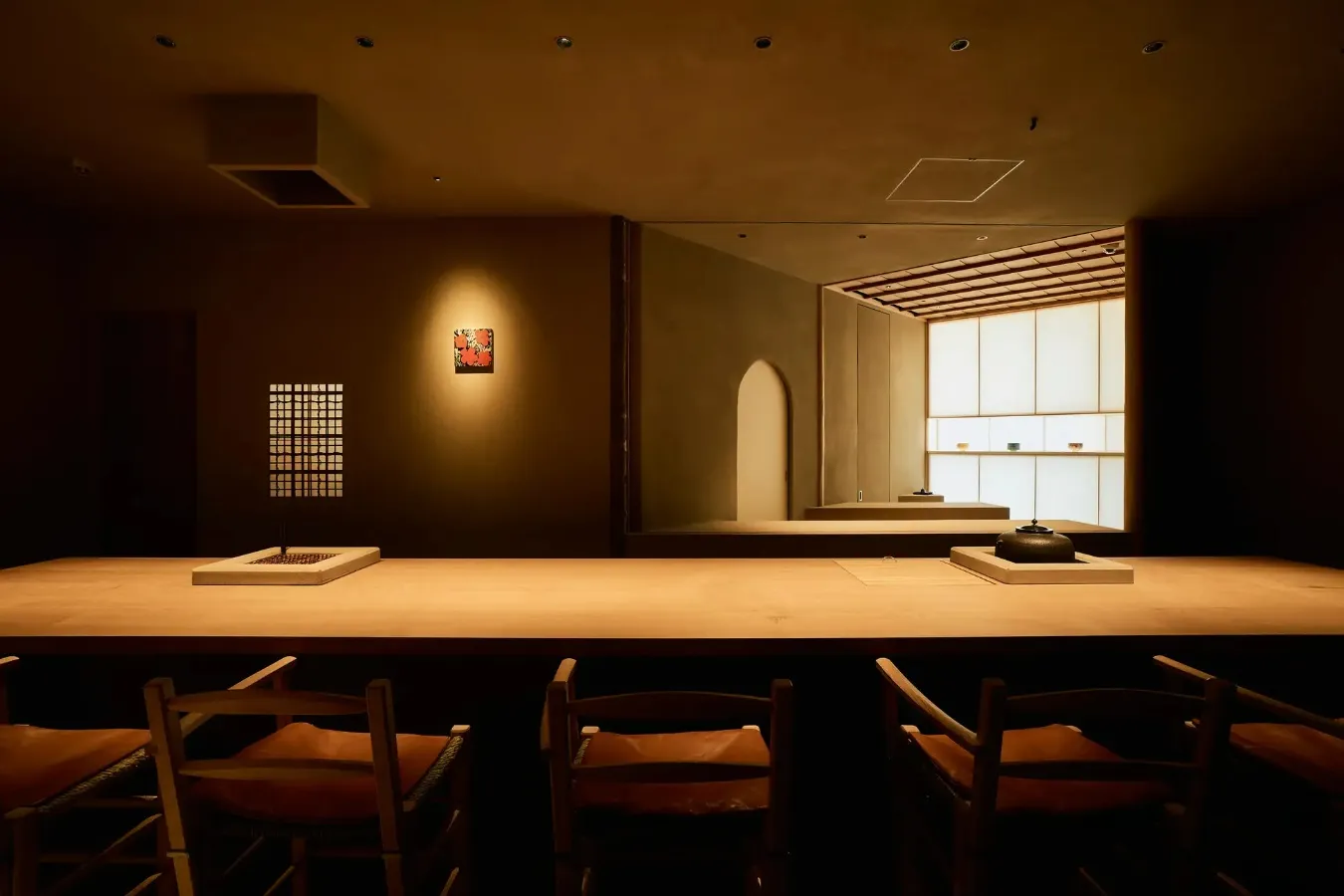 カウンター席で和菓子とお茶を楽しめる！六本木に菓子司「九九九」がオープン_2010062