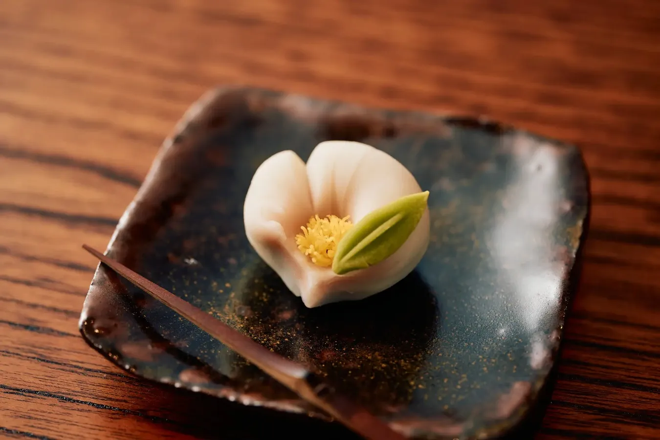 カウンター席で和菓子とお茶を楽しめる！六本木に菓子司「九九九」がオープン_2010063