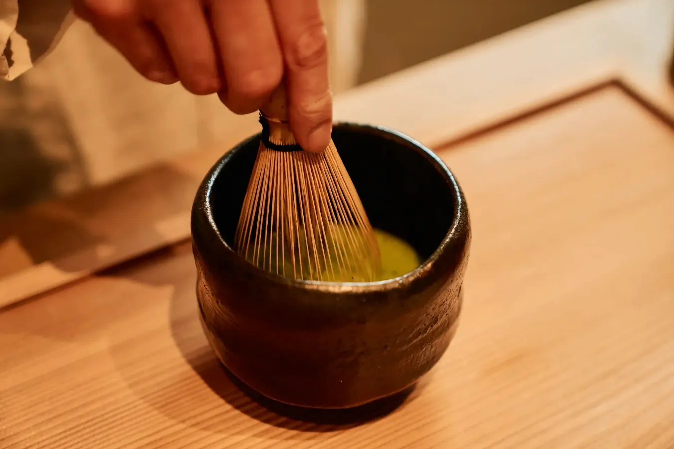 カウンター席で和菓子とお茶を楽しめる！六本木に菓子司「九九九」がオープン_2010064