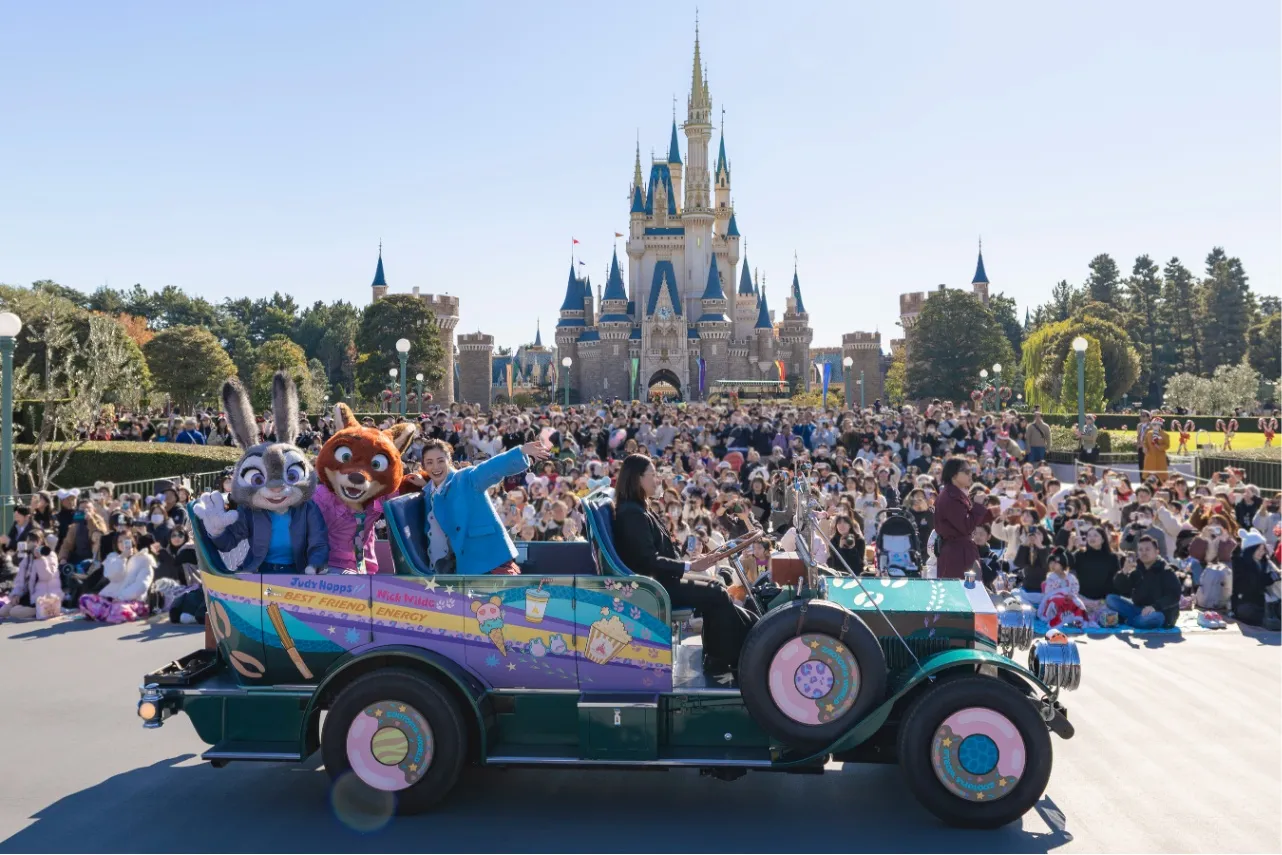 神奈川県近隣配送無料】Disney Parade Walt Disn 神奈川県近隣配送無料