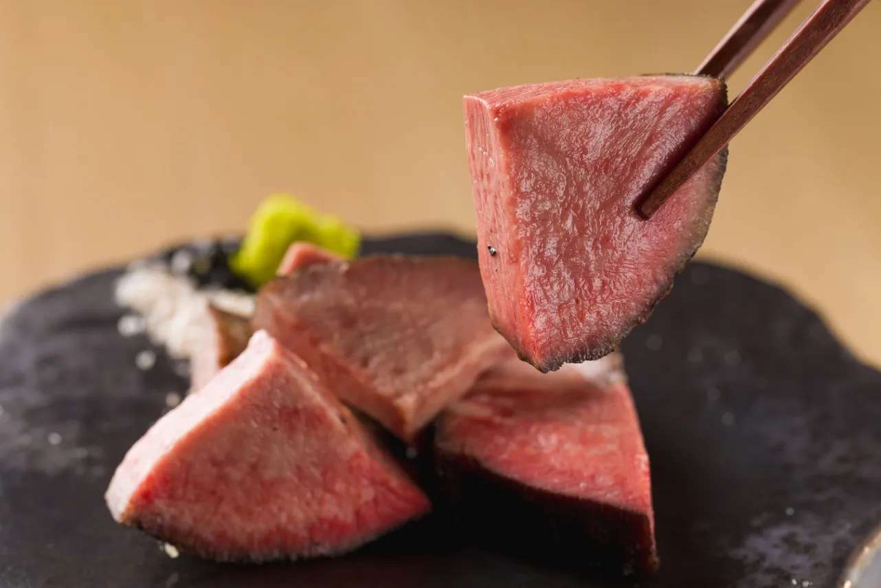 ▲「12時間低温調理の厚切りレアたん焼き」
