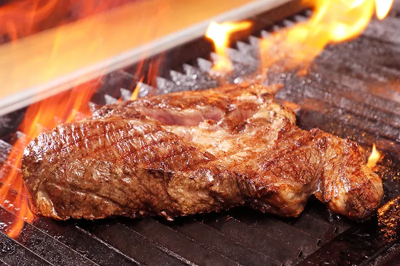 【新宿】肉厚ステーキ、ローストビーフも！絶品「肉ランチ」4選