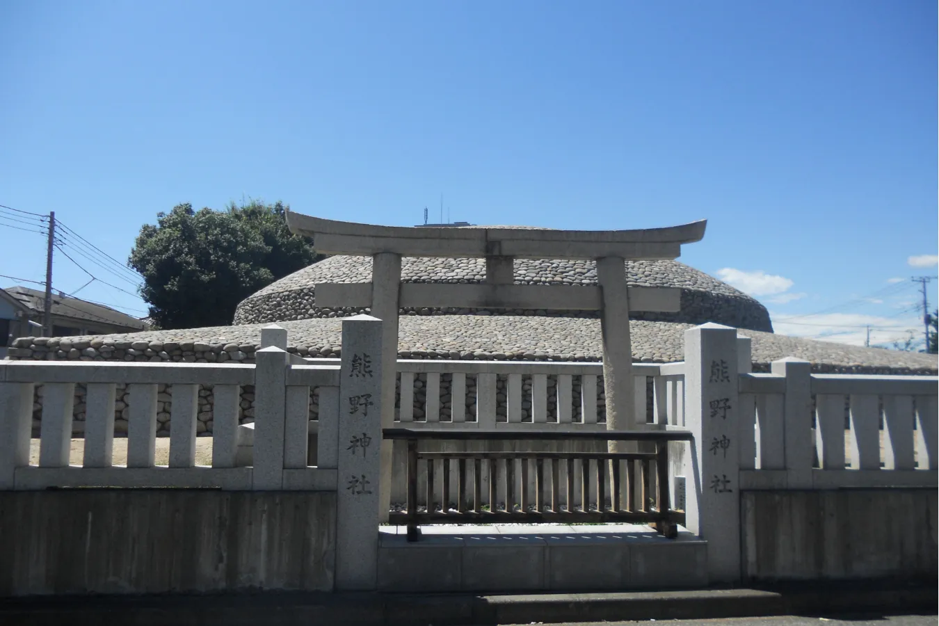 【府中】近代建築のような「武蔵府中熊野神社古墳」古墳シンガーまりこふんのイチ推し。_701001