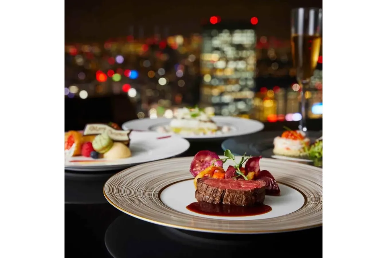 【東京】クリスマスディナーにオススメ!夜景が見えるレストラン7選|2025_3126122