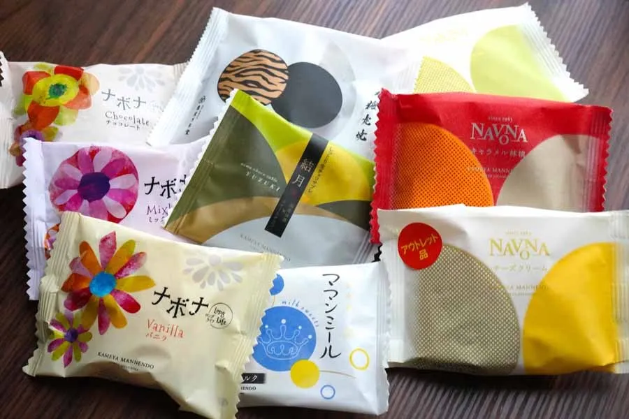 運が良ければ“お買い得品”も！「亀屋万年堂」の工場直売店レポ