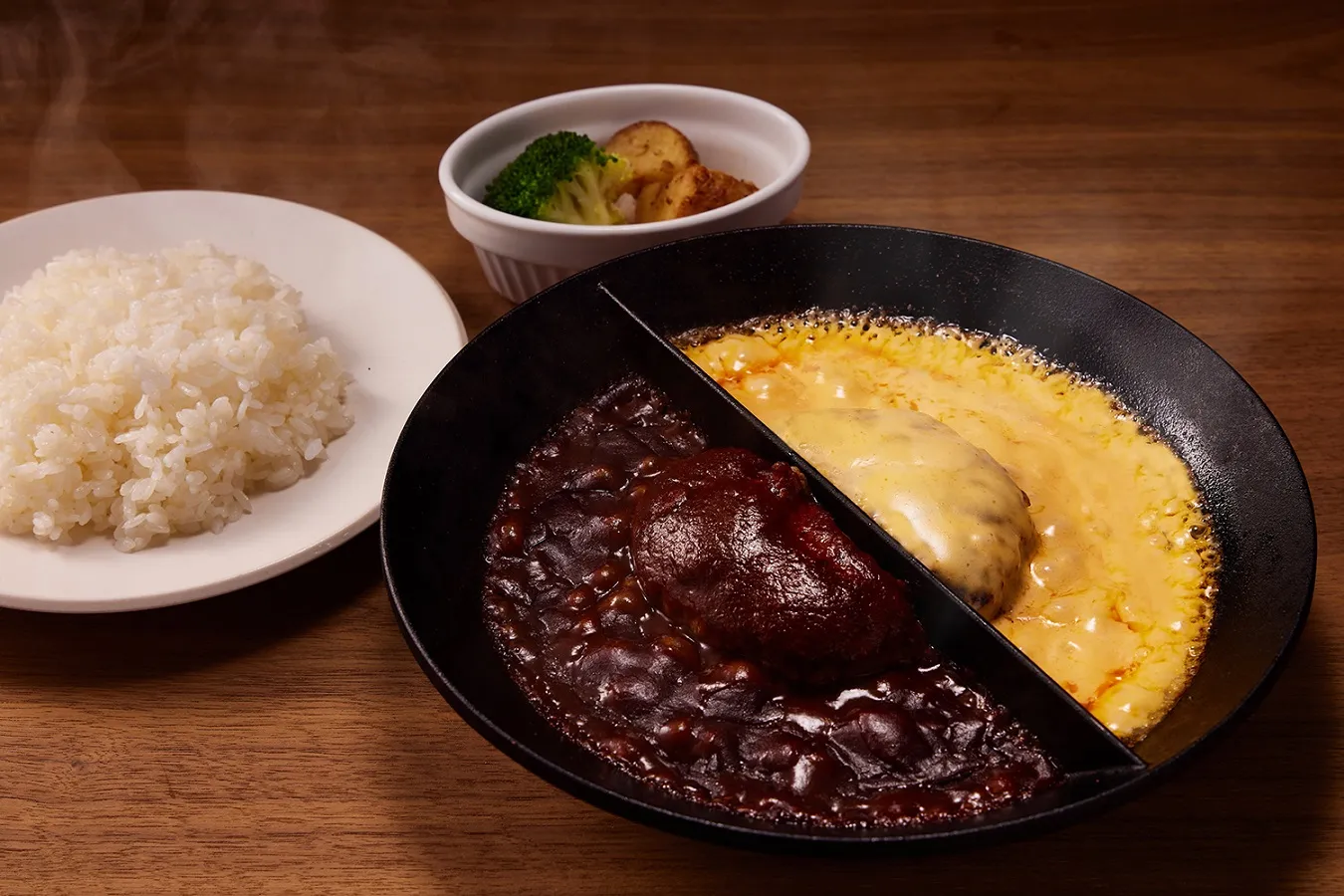 ▲ハンバーグは、150g1,280円、300g1,880円、1ポンド（450g）2,480円。いずれもおかわり自由のライス付き