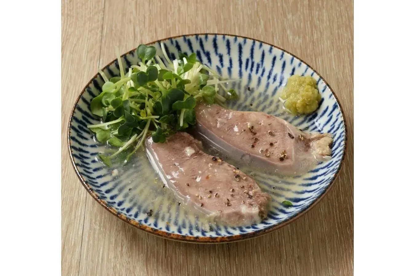 ▲「絶品！柔らか茹でタン」（649円）