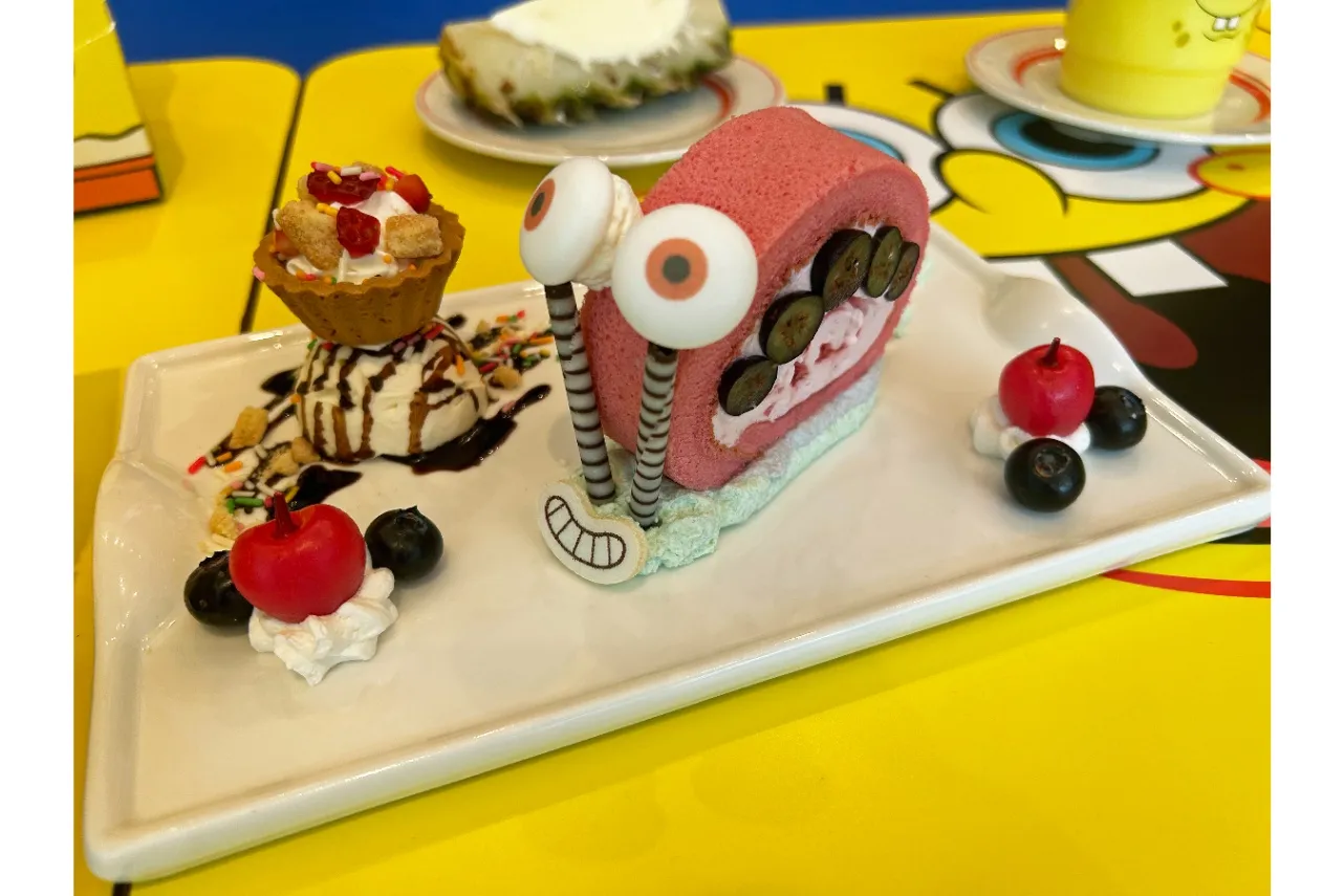 ▲「りんご大好き♪のろのろイチゴロールケーキプレート」※編集部撮影