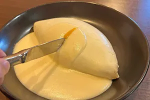 “真っ白すぎるオムライス”に感動!御徒町「Delizioso 0141」