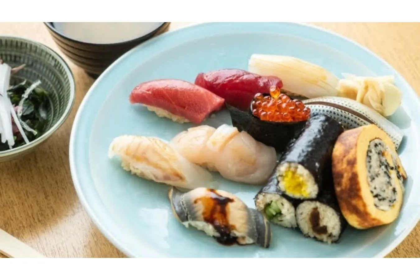 ▲「月（江戸前鮨8貫と巻物）」（3,850円）