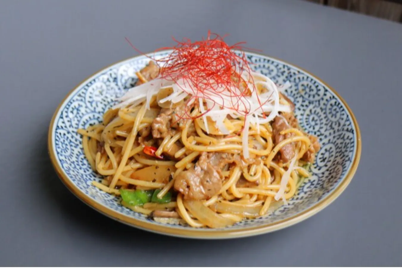 ▲「牛カルビのすき焼きペペロンチーノ」
