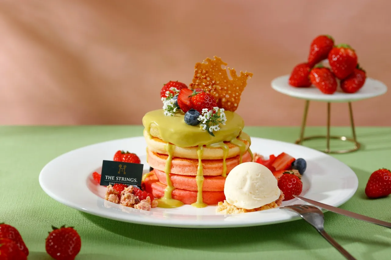 ▲「ストロベリー&ピスタチオ ファンタジーグラデーションパンケーキ」