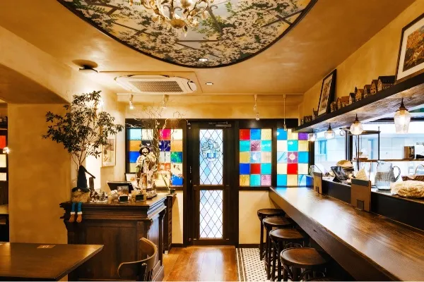 外苑前で40年愛される「カフェ香咲」。大規模リニューアルを経た名喫茶の今