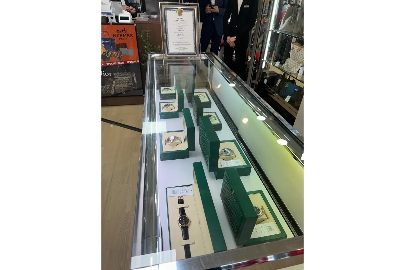 上野アメ横に「さすがやアウトレット」オープン！激安リユース品がズラリ_839115