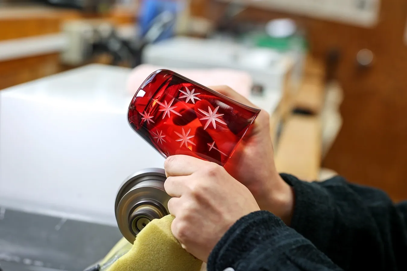 ▲江戸切子制作体験の様子