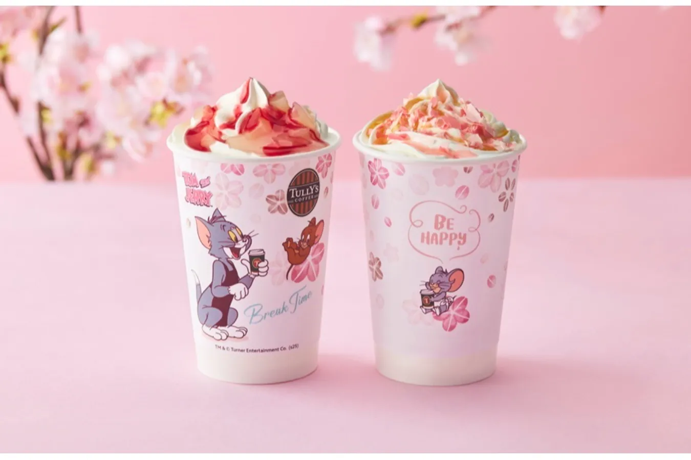 ▲左から「＆TEA 桜香る ピーチメルバロイヤルミルクティー」「桜舞う ハニークリームラテ」TOM AND JERRY and all related characters and elements © & ™ Turner Entertainment Co. (s25)