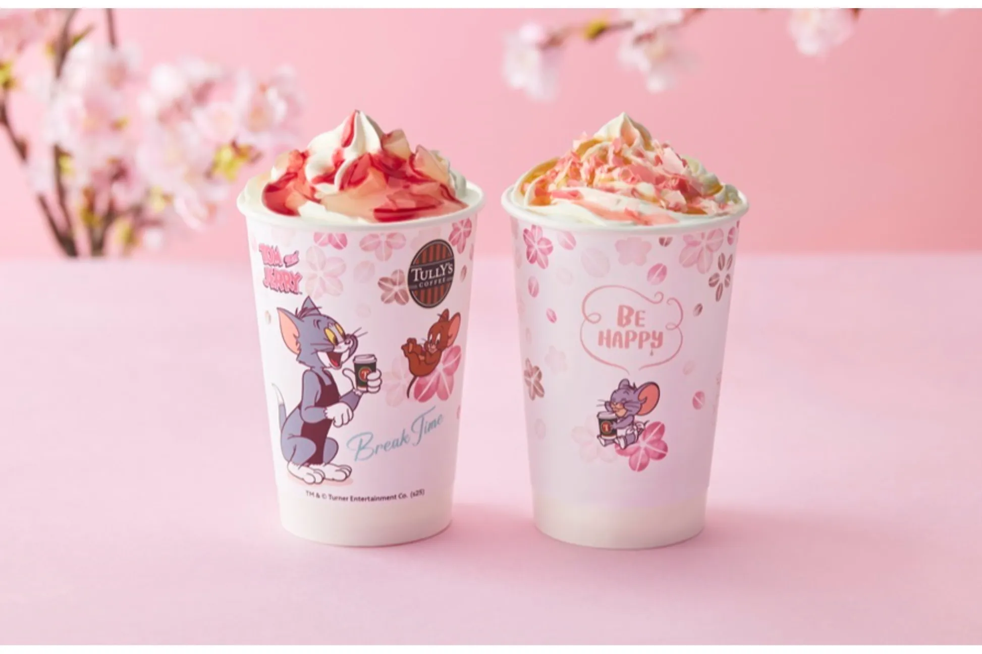 タリーズコーヒー「トムとジェリー」“桜舞う”限定コラボドリンクが登場！顔型もふもふスリーブも