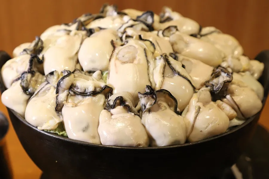 【東京】「爆盛りカキ鍋」も！ディナーデートで食べたい「絶品カキ鍋」3選