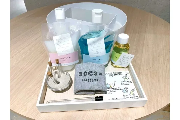 【中目黒】香りを調合！ヘアケア用品店「イニオイラボ」誕生