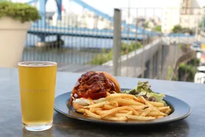 隅田川沿いのテラス席で飲むビールが最高！清澄白河「CLANN BY THE RIVER」