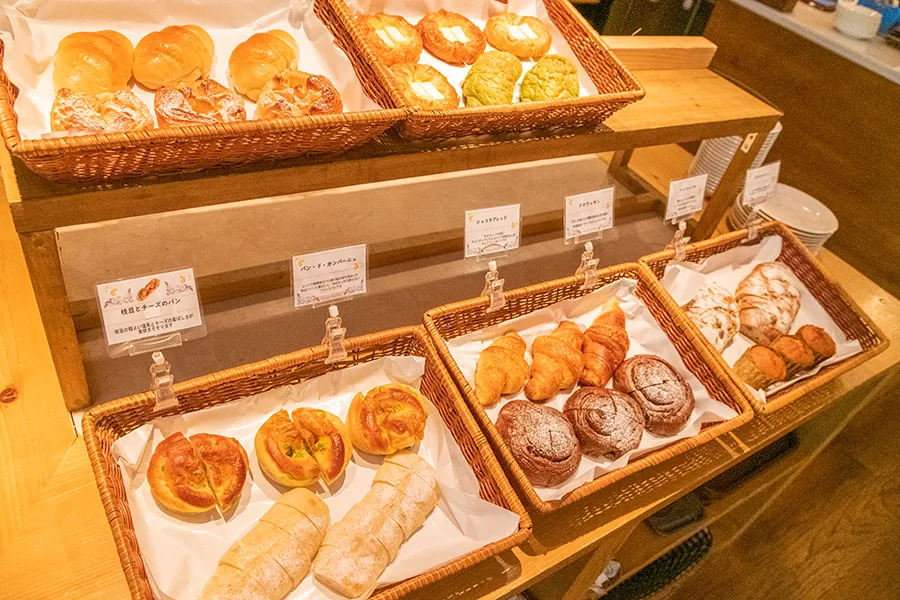 ＋500円でパンが食べ放題！上野「おしゃれカフェ」の平日限定ランチ