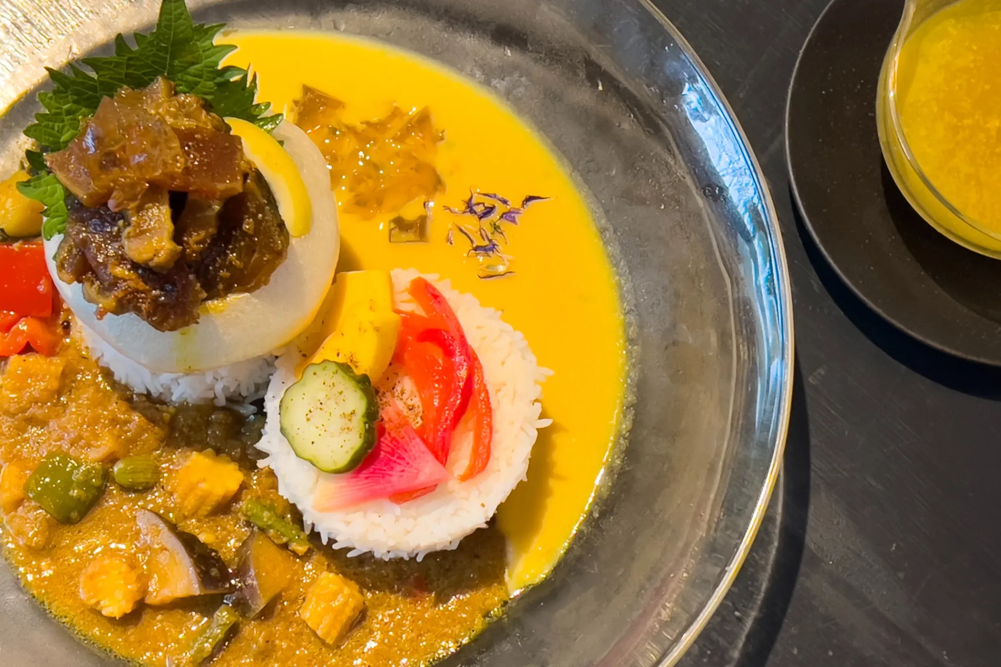 衝撃的すぎる「冷やしカレー」を見逃すな！今夏注目の代々木八幡「ヴァジ スパイス」