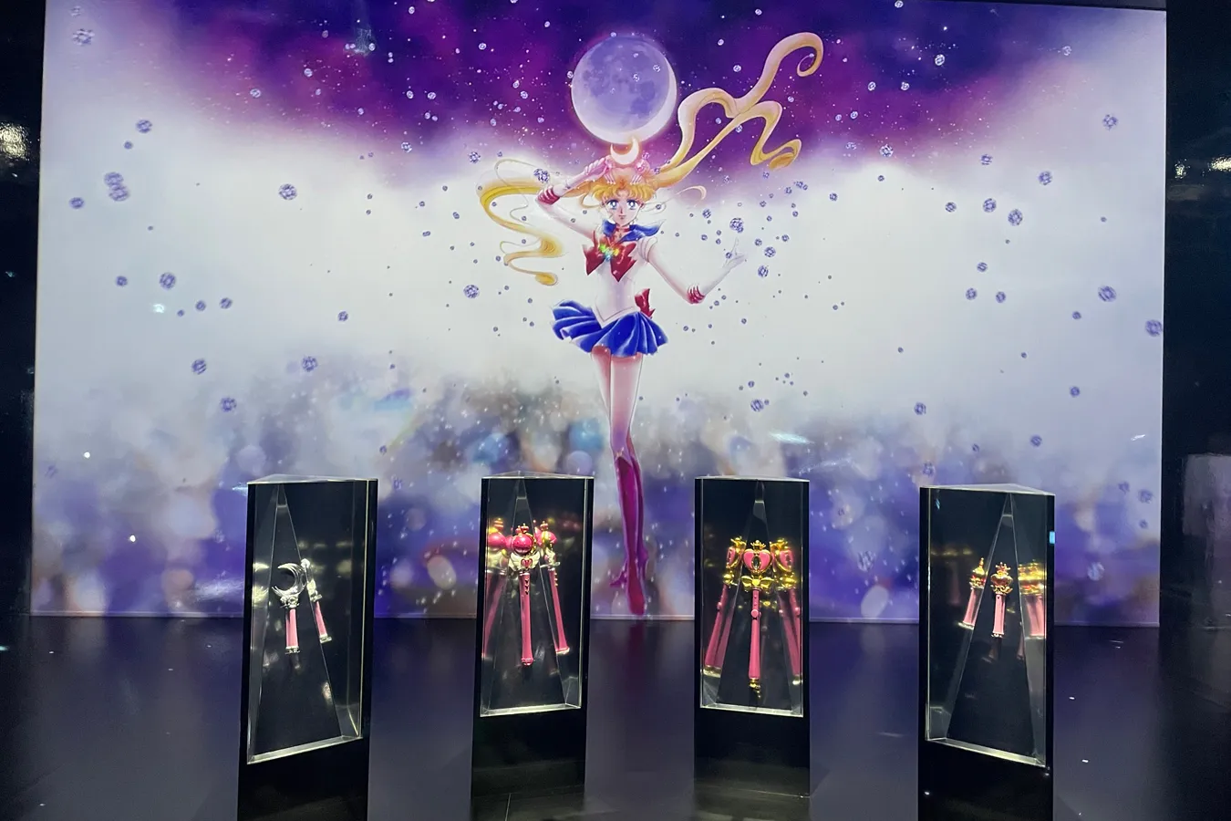 ▲展示のスタートを飾る没入型体験シアター「セーラー・プリズム・シアター」
@Naoko Takeuchi