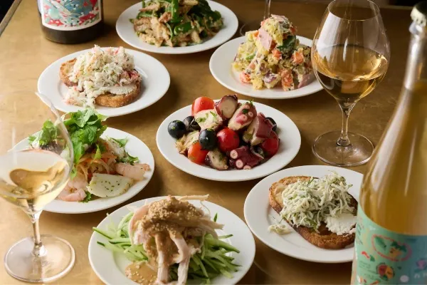 ナチュラルワインの角打ちスタンド！昼はグロサリーの新店が「麻布台ヒルズ」にオープン