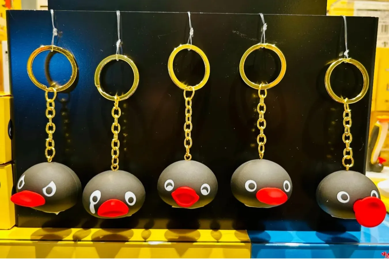 ▲「ラバーマスコットキーホルダー(ランダム5種)」(1,100円)