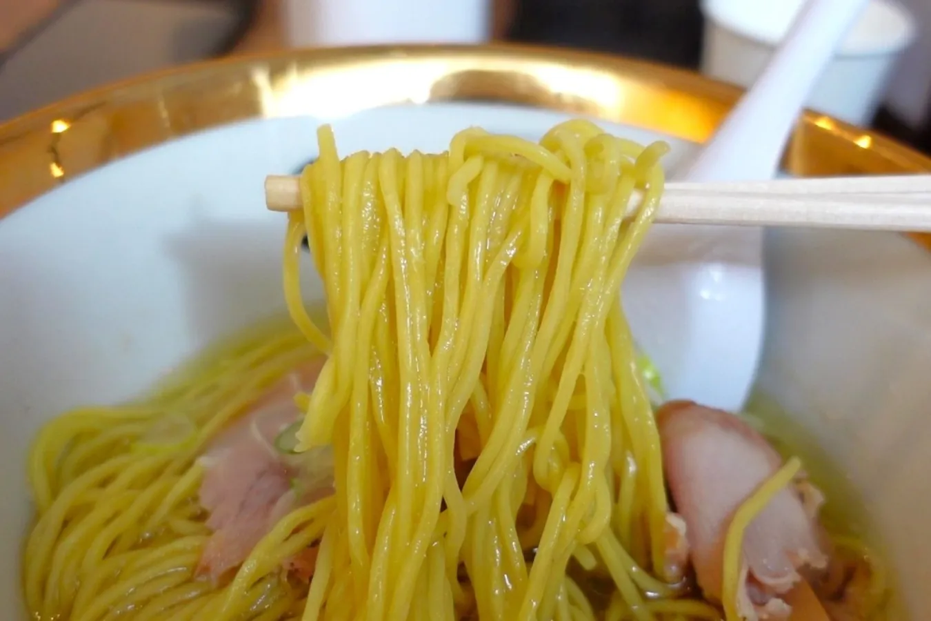 芸人とラーメン屋の“二刀流”店主が作る注目の一杯！塩ラーメンが絶品な浅草「鬼そば藤谷」_1281849