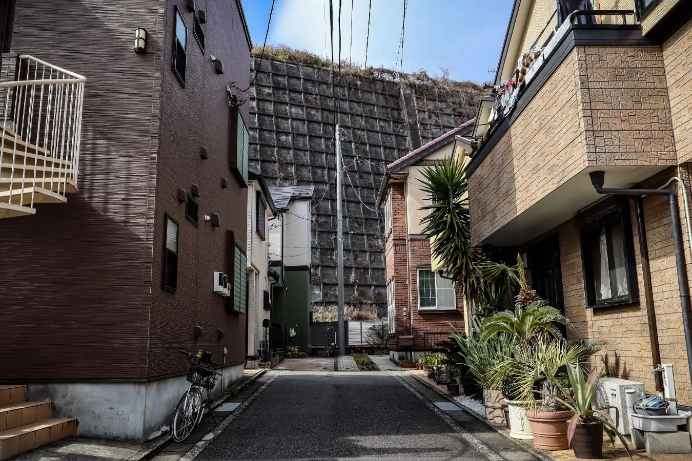 行き止まりの道『ドンツキ』の魅力とは? 横須賀「迷路のまちのドンツキでさまよう」_1767530