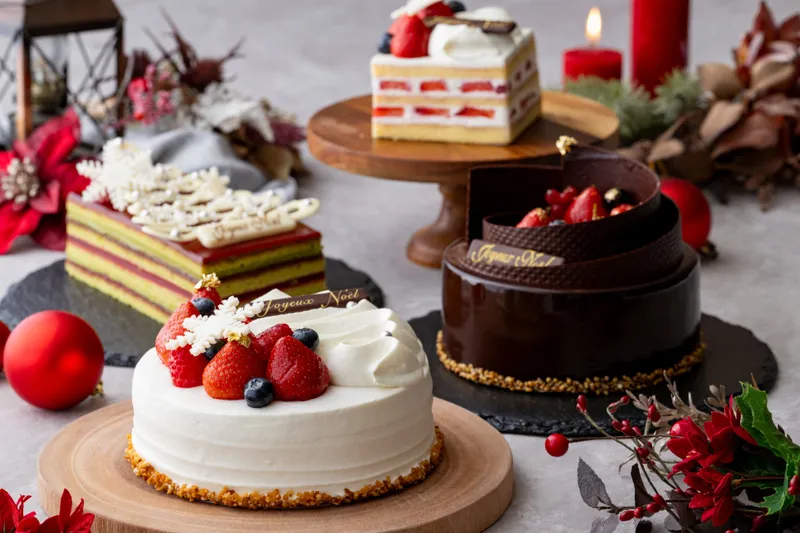 【東京プリンスホテル】25年のクリスマスケーキが登場！ツリーを飾ったピスタチオケーキも