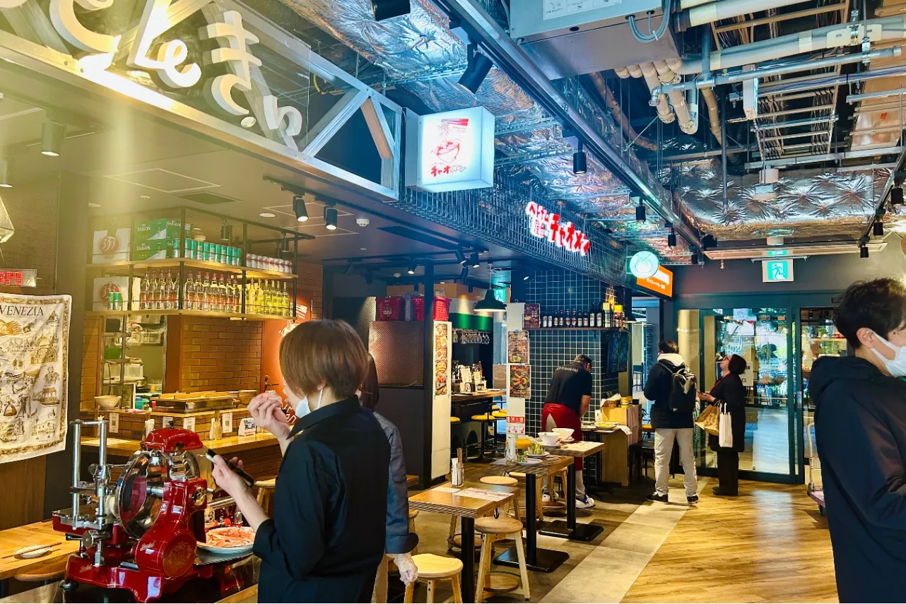 ▲「スタジアム横バル街」（撮影：レッツエンジョイ東京編集部）