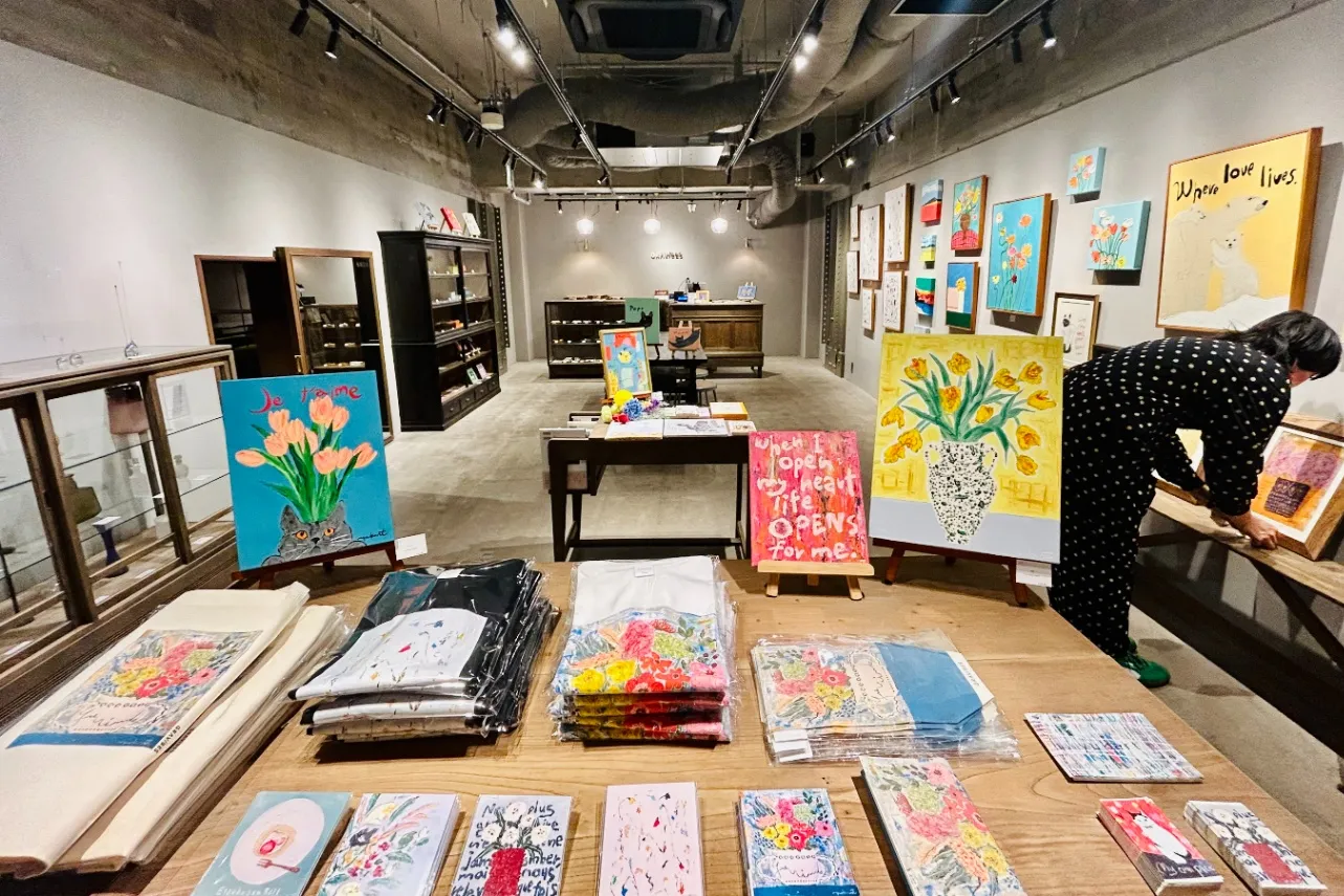 ▲「GRAViBES GALLERY ＆ SHOP」（撮影：レッツエンジョイ東京編集部）